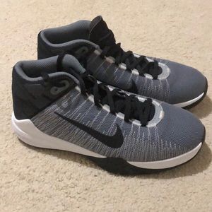PERFECT CONDITION Nike Zoom Mid Top Basketball